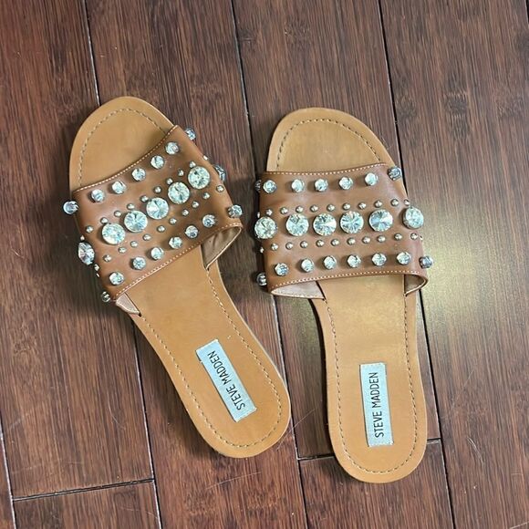 Steve Madden Flat Sandals  - Tan with Crystals - Like New - Size 8 - Picture 1 of 3